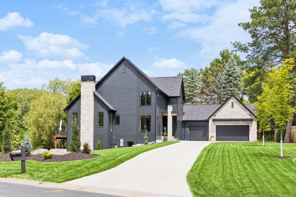 2980 Washta Bay Court, Chanhassen, MN 55331