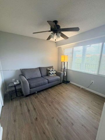 750 SW 138th Ave 413F, Pembroke Pines, FL 33027
