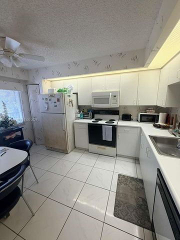 750 SW 138th Ave 413F, Pembroke Pines, FL 33027