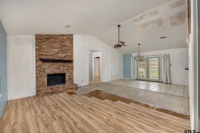 409 Shelly Drive, Whitehouse, TX 75791