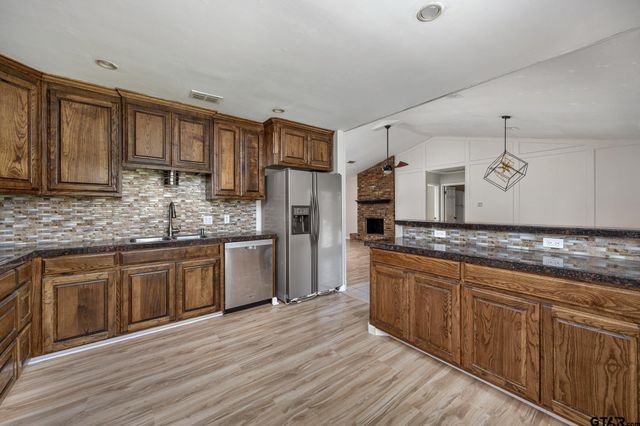 409 Shelly Drive, Whitehouse, TX 75791