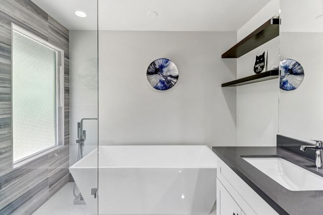 3751 Dell Rd, Carmichael, CA 95608