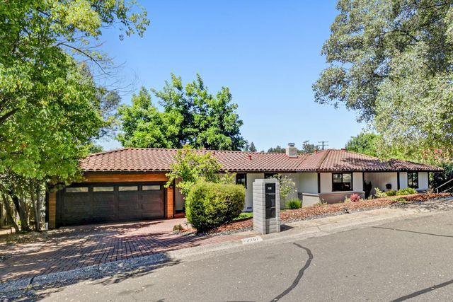3751 Dell Rd, Carmichael, CA 95608