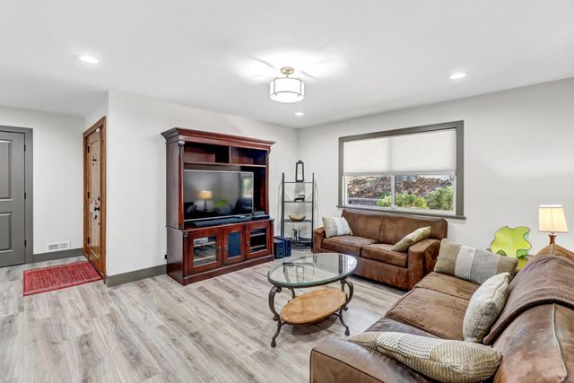3751 Dell Rd, Carmichael, CA 95608