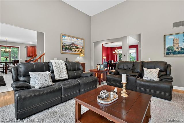 1330 Corey Cove, White Lake, MI 48383
