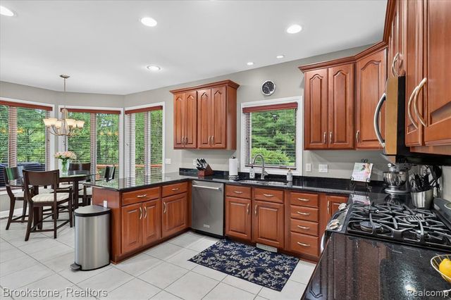 1330 Corey Cove, White Lake, MI 48383