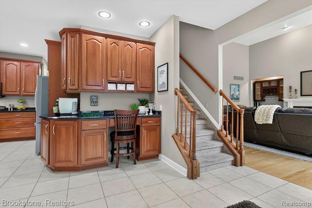 1330 Corey Cove, White Lake, MI 48383