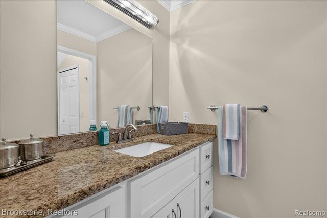 1330 Corey Cove, White Lake, MI 48383