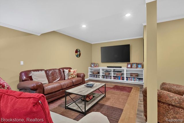 1330 Corey Cove, White Lake, MI 48383