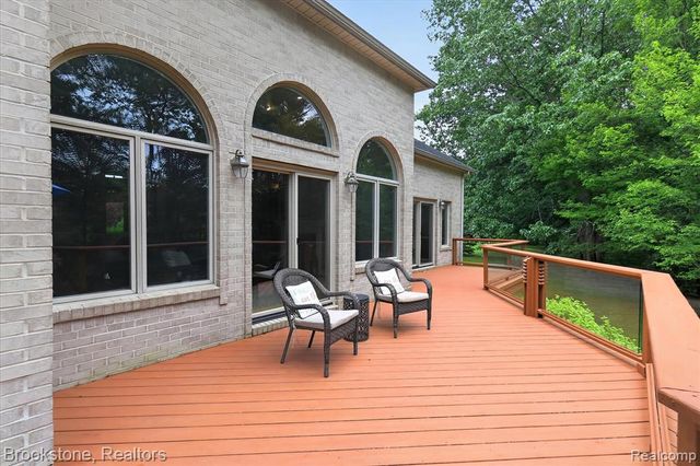 1330 Corey Cove, White Lake, MI 48383