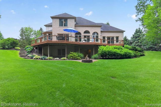1330 Corey Cove, White Lake, MI 48383