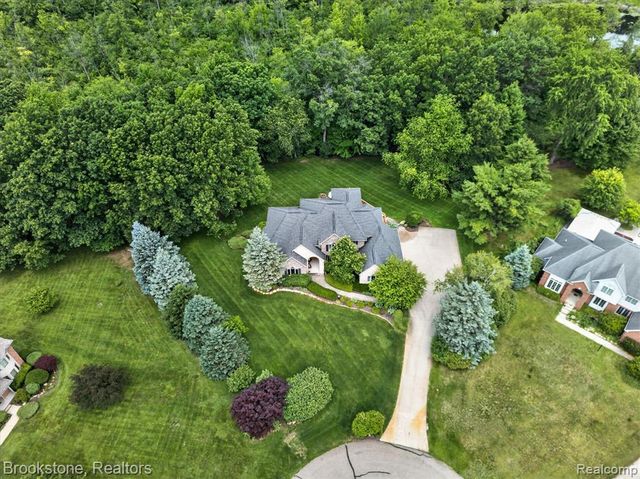 1330 Corey Cove, White Lake, MI 48383