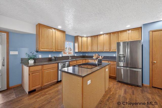 222 PRAIRIE HILLS DR, Cheyenne, WY 82009