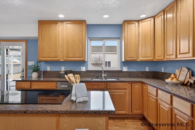 222 PRAIRIE HILLS DR, Cheyenne, WY 82009