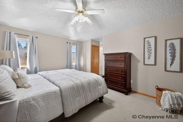 222 PRAIRIE HILLS DR, Cheyenne, WY 82009