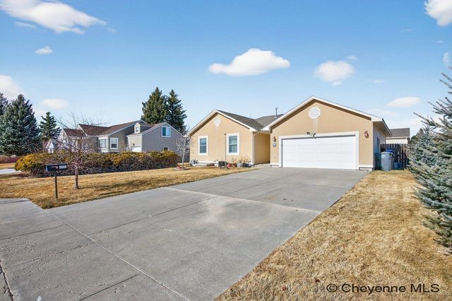 222 PRAIRIE HILLS DR, Cheyenne, WY 82009