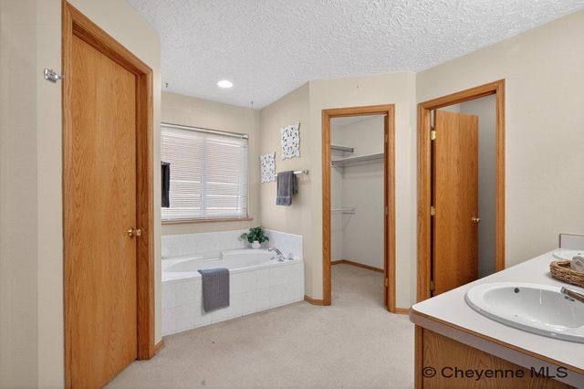 222 PRAIRIE HILLS DR, Cheyenne, WY 82009