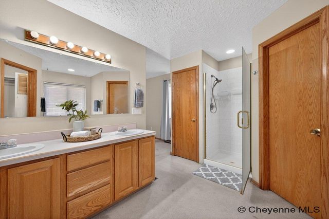 222 PRAIRIE HILLS DR, Cheyenne, WY 82009
