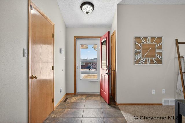 222 PRAIRIE HILLS DR, Cheyenne, WY 82009