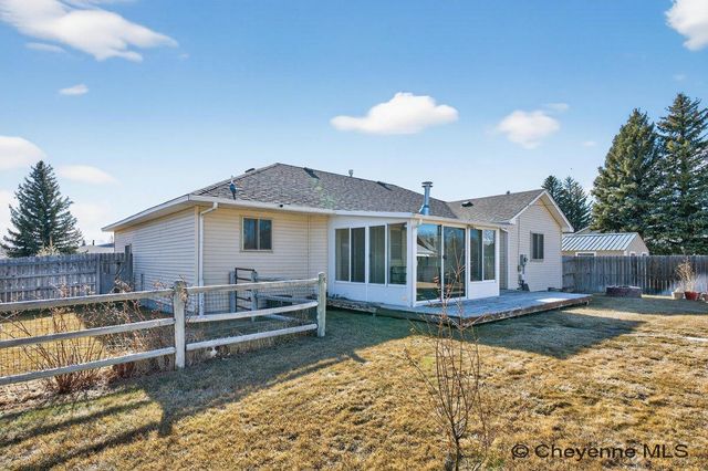 222 PRAIRIE HILLS DR, Cheyenne, WY 82009