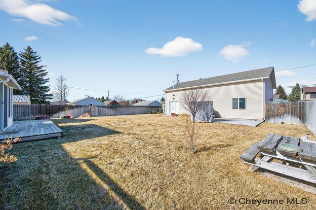 222 PRAIRIE HILLS DR, Cheyenne, WY 82009