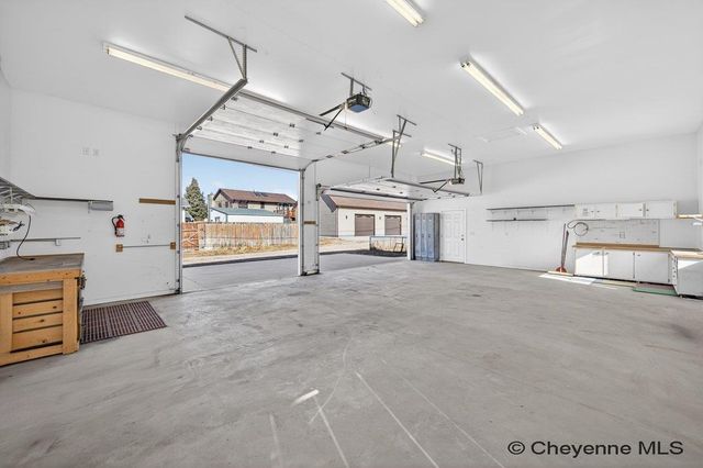 222 PRAIRIE HILLS DR, Cheyenne, WY 82009