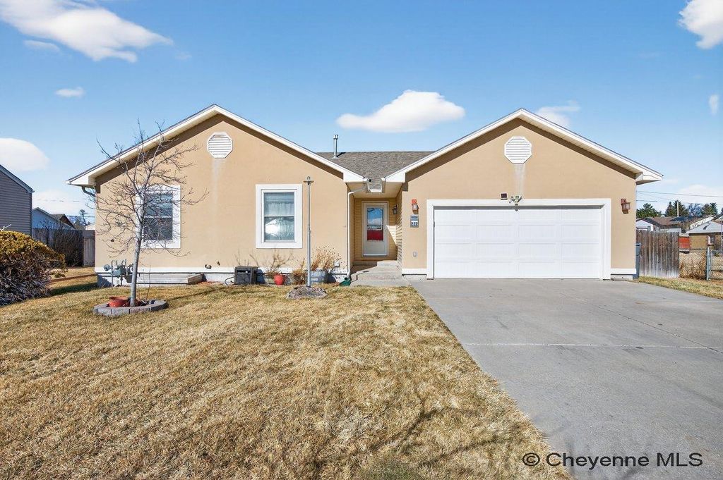 222 PRAIRIE HILLS DR, Cheyenne, WY 82009