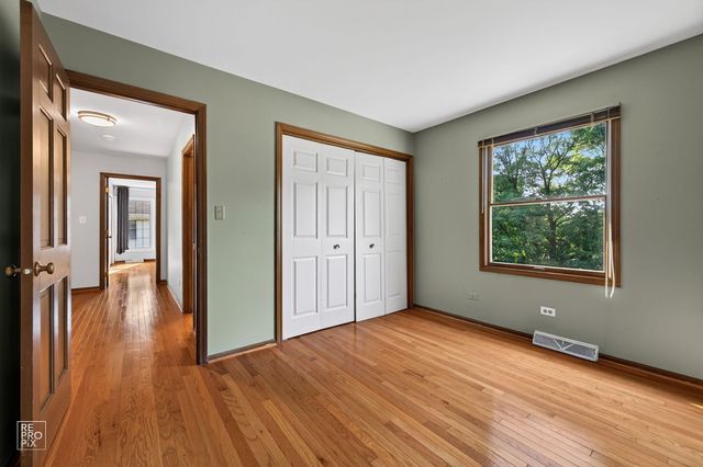 683 Honeysuckle Lane, Naperville, IL 60540