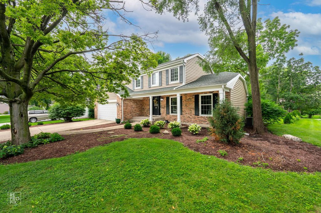 683 Honeysuckle Lane, Naperville, IL 60540