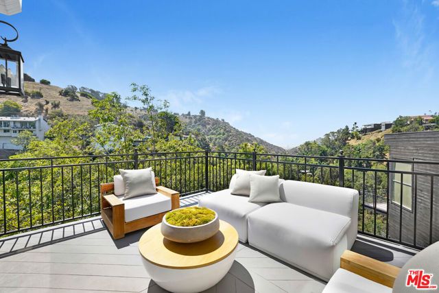 2506 Zorada Drive, Los Angeles, CA 90046