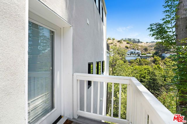 2506 Zorada Drive, Los Angeles, CA 90046