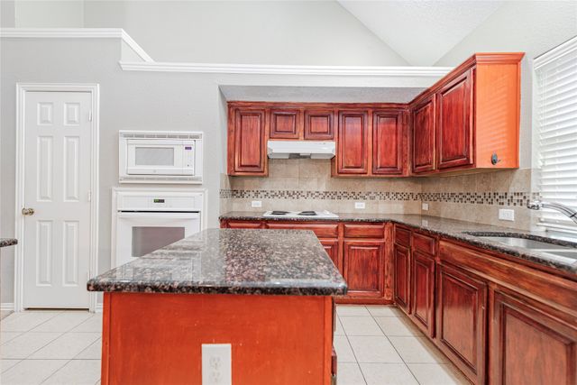 112 Midcrest Drive, Irving, TX 75063