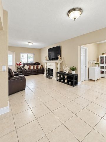 5551 E 4th Avenue, Hialeah, FL 33013