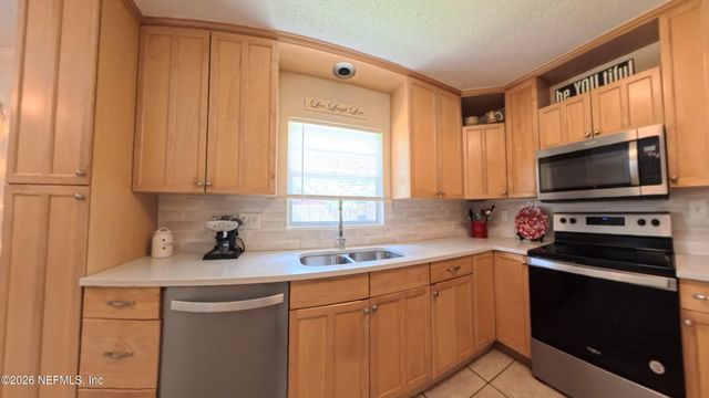 214 E TEAKWOOD Circle, Middleburg, FL 32068