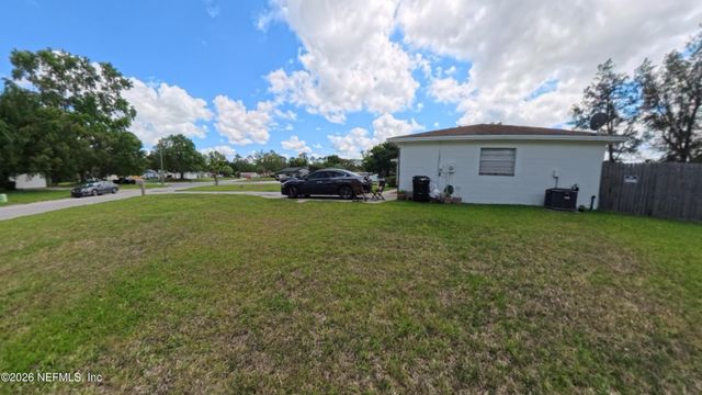 214 E TEAKWOOD Circle, Middleburg, FL 32068
