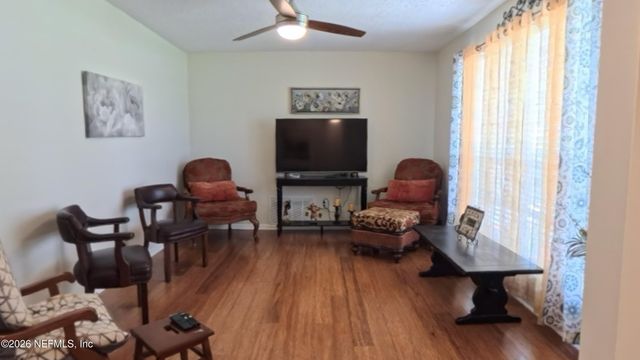 214 E TEAKWOOD Circle, Middleburg, FL 32068