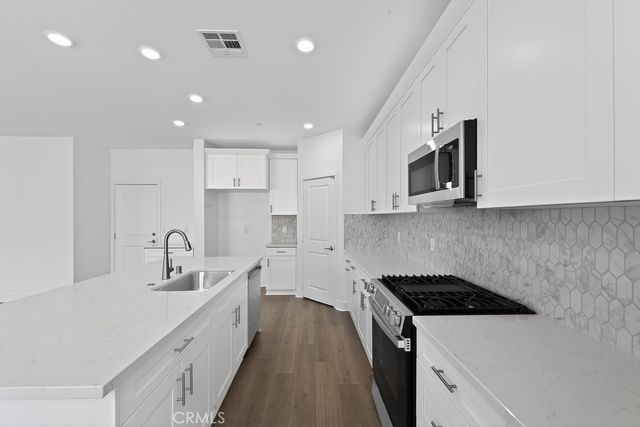 33340 Rusty Court, French Valley, CA 92596