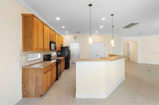 122 AVENHAM DRIVE, Deland, FL 32724