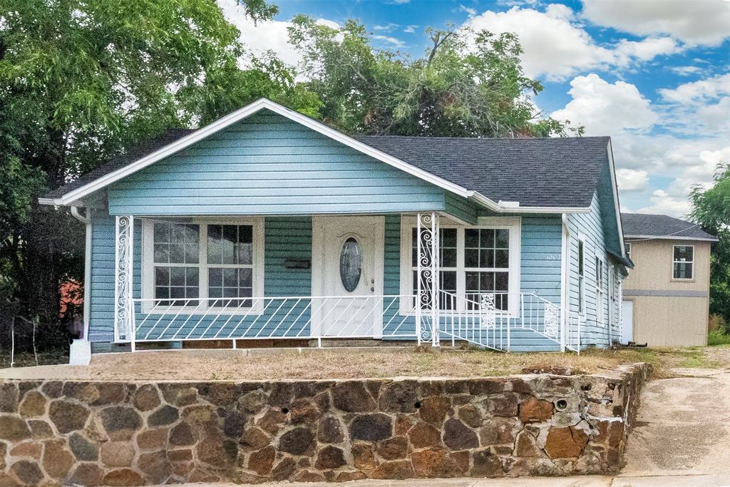 1203 E Davis Avenue, Fort Worth, TX 76104