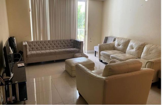 486 NW 165TH ST Road NW B-206, Miami, FL 33169