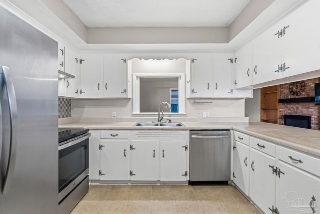 6800 Fabiano St, Pensacola, FL 32506