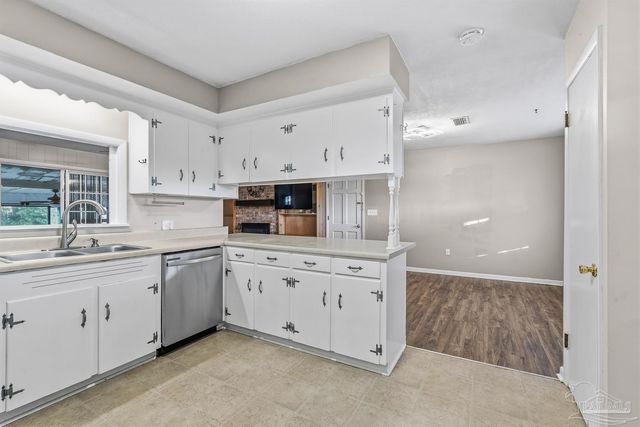 6800 Fabiano St, Pensacola, FL 32506