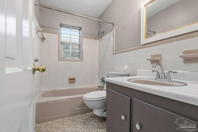 6800 Fabiano St, Pensacola, FL 32506