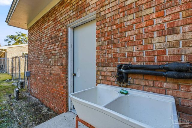 6800 Fabiano St, Pensacola, FL 32506