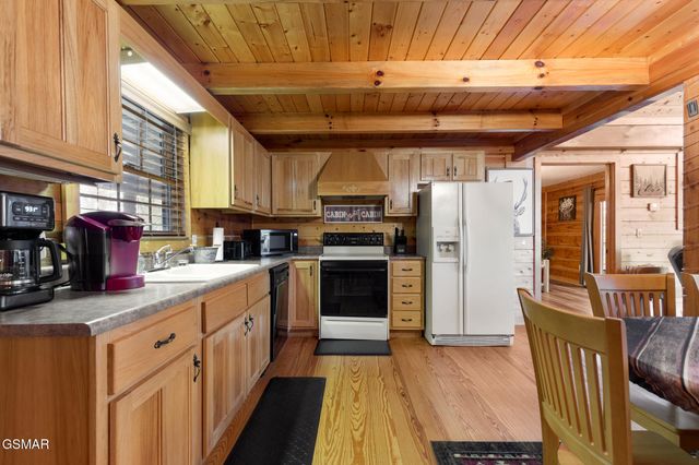 2420 Sylvan Glen Way, Pigeon Forge, TN 37863