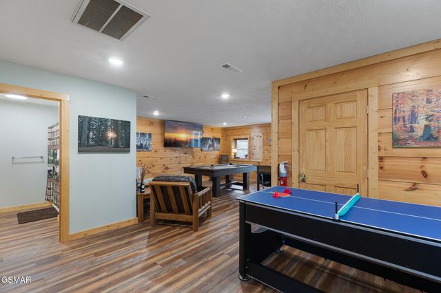 2420 Sylvan Glen Way, Pigeon Forge, TN 37863