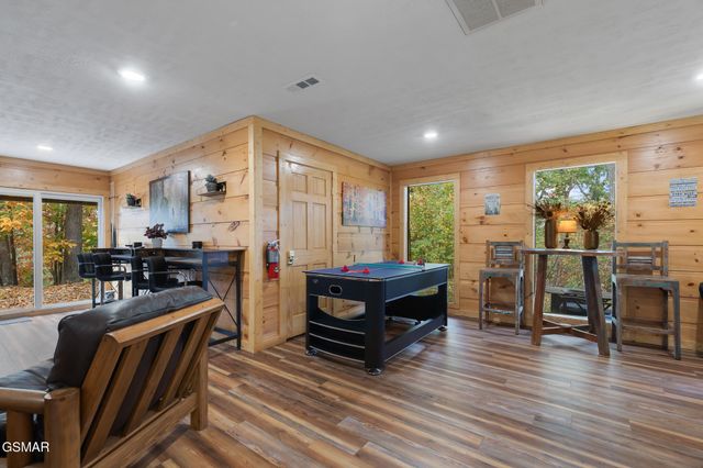 2420 Sylvan Glen Way, Pigeon Forge, TN 37863