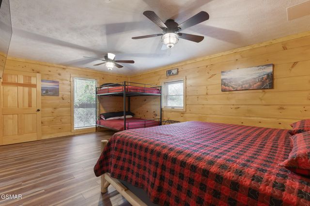 2420 Sylvan Glen Way, Pigeon Forge, TN 37863