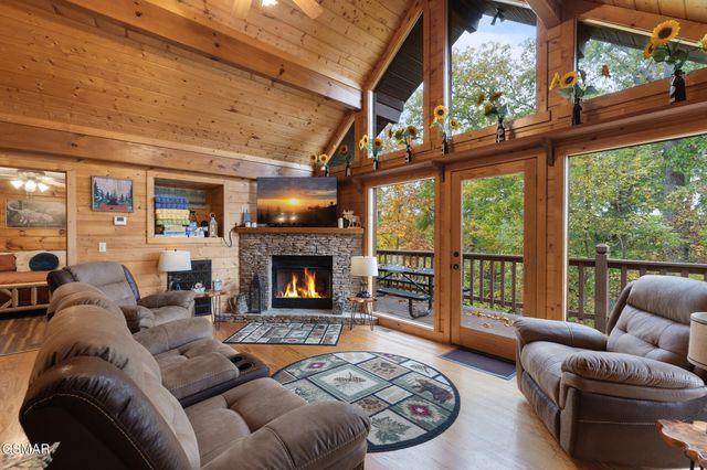 2420 Sylvan Glen Way, Pigeon Forge, TN 37863