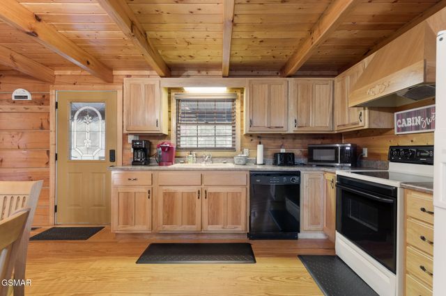 2420 Sylvan Glen Way, Pigeon Forge, TN 37863